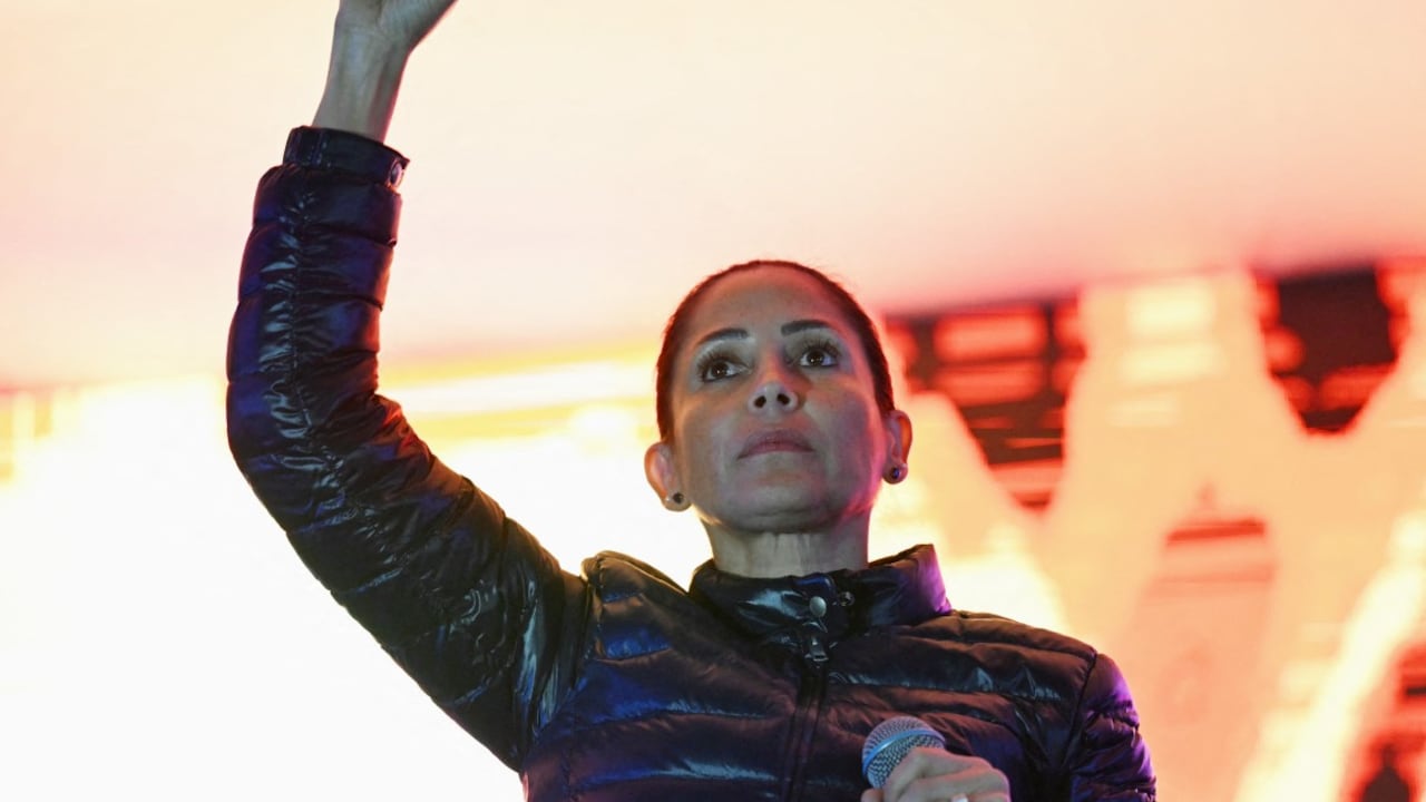 El presidente Daniel Noboa lideraba las elecciones presidenciales ecuatorianas del domingo, y los votantes parecían respaldar su estrategia de mano dura contra la violencia desenfrenada impulsada por los cárteles. (Foto de Luis ACOSTA / AFP)