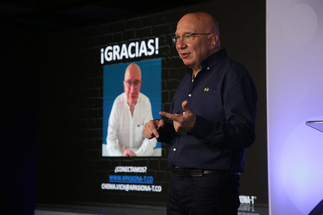 Uno de los temas más esperados de la sesión fue el taller práctico sobre cómo optimizar un perfil de LinkedIn.
Circulo de Mujeres 9 de mayo de 2024 evento en Semana
Fotos Guillermo Torres