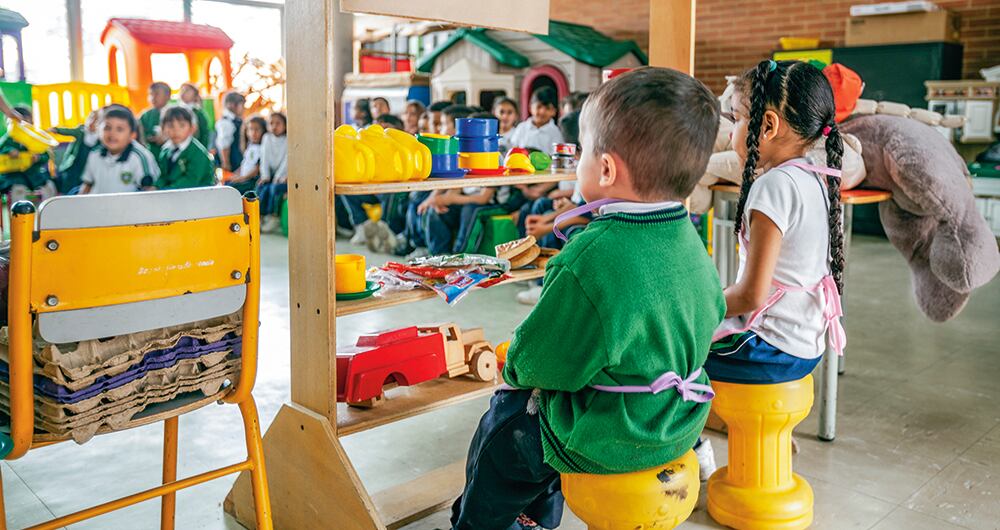 De acuerdo con la Unesco, los niños se concentran mejor en el aula tras el periodo de juego al aire libre, lo que les proporciona un aumento del flujo sanguíneo al cerebro.