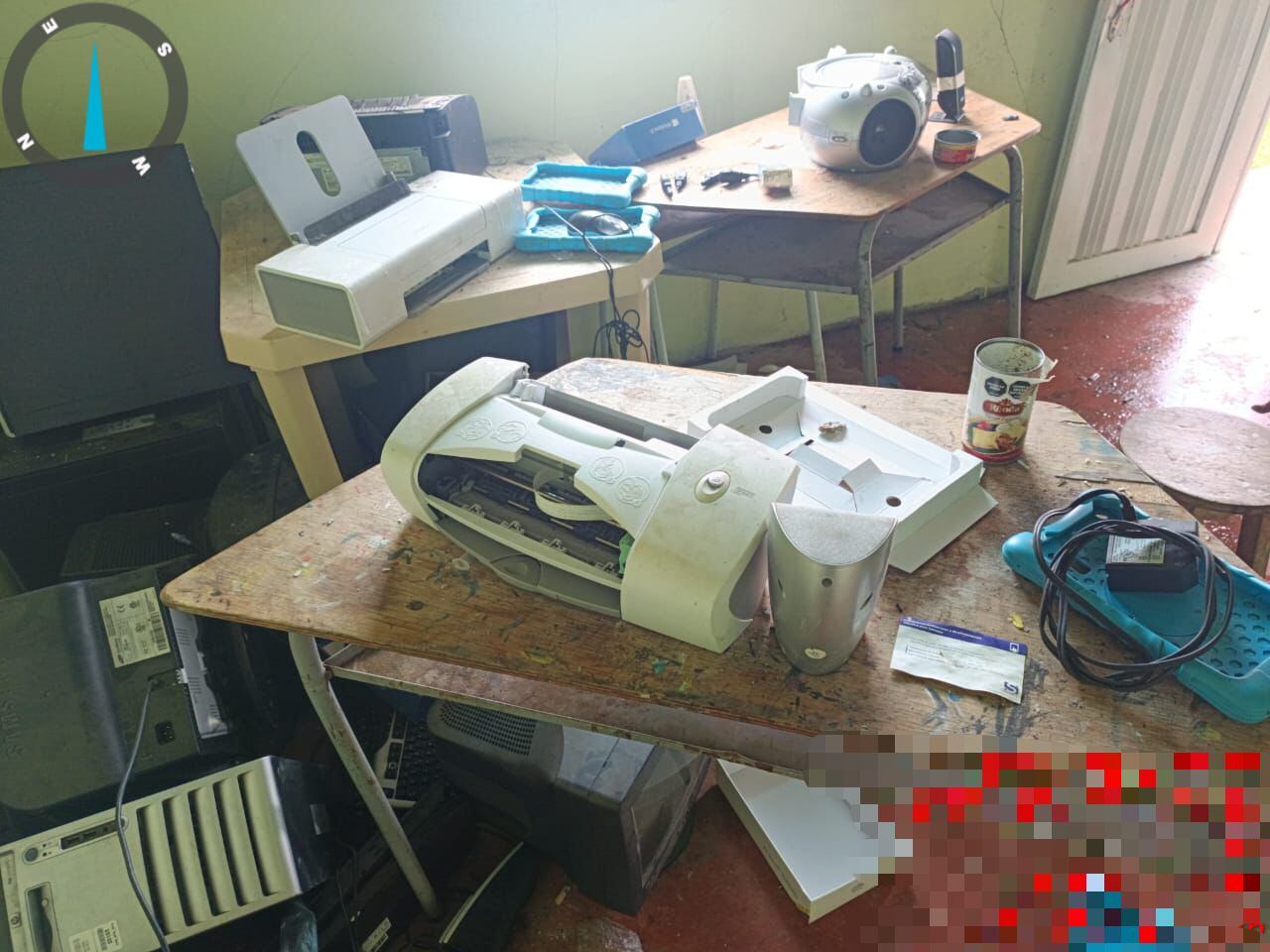 Los elementos de los estudiantes dañados por los disidentes.