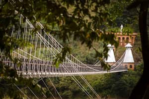 El Puente de Occidente es uno de los atractivos en el departamento de Antioquia.