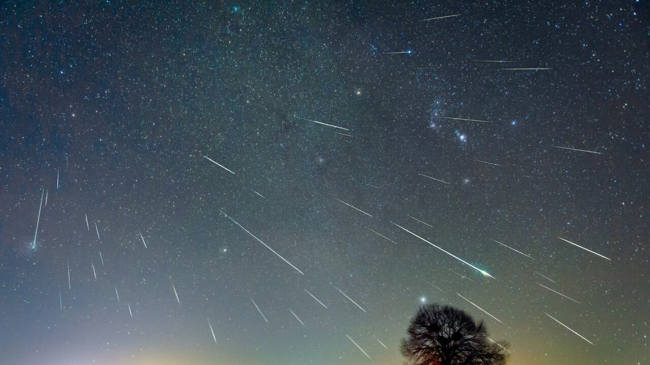 La NASA detecta reingresos anómalos en satélites Starlink por clima espacial.