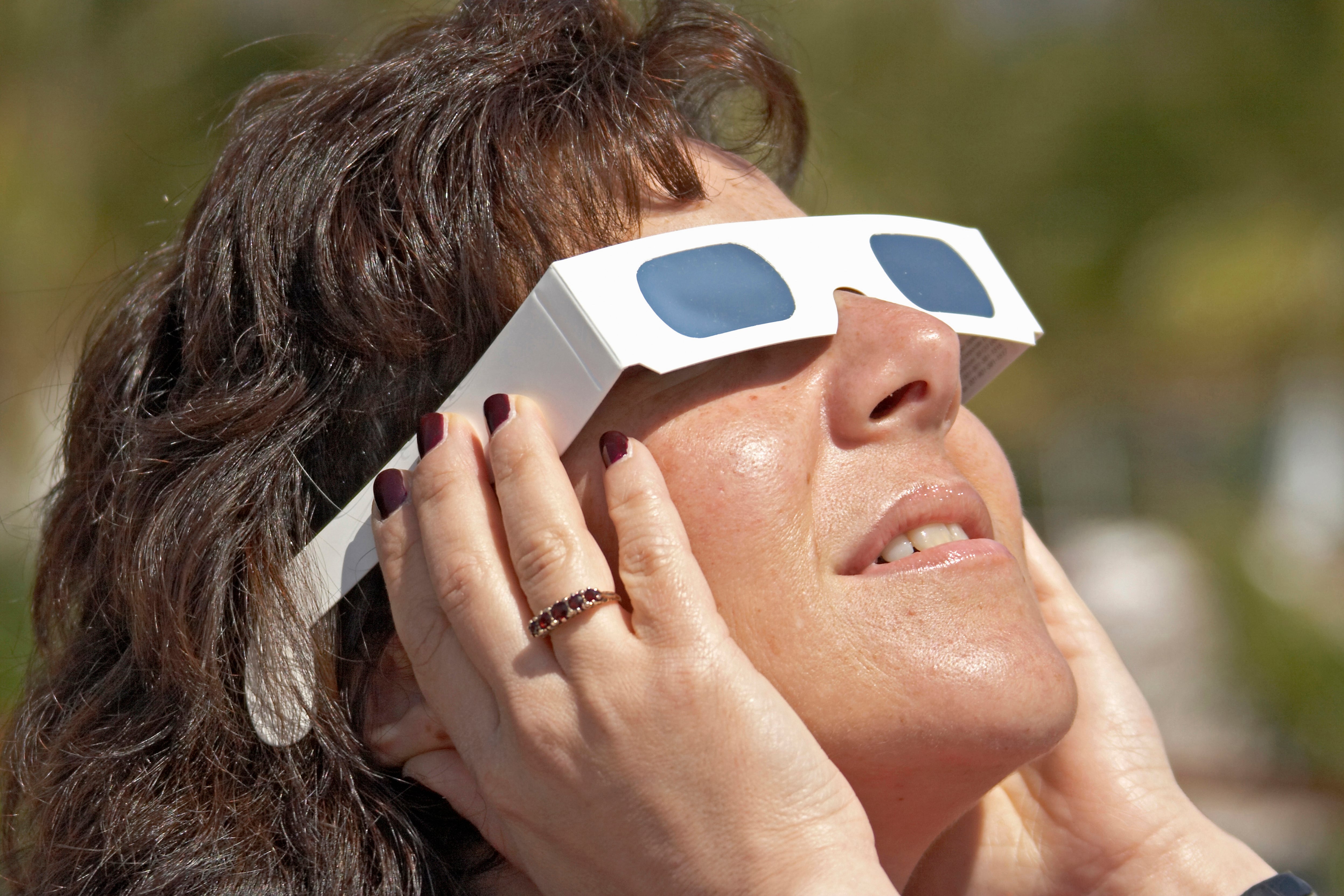 Es importante contar con todos los elementos de seguridad para ver el eclipse.