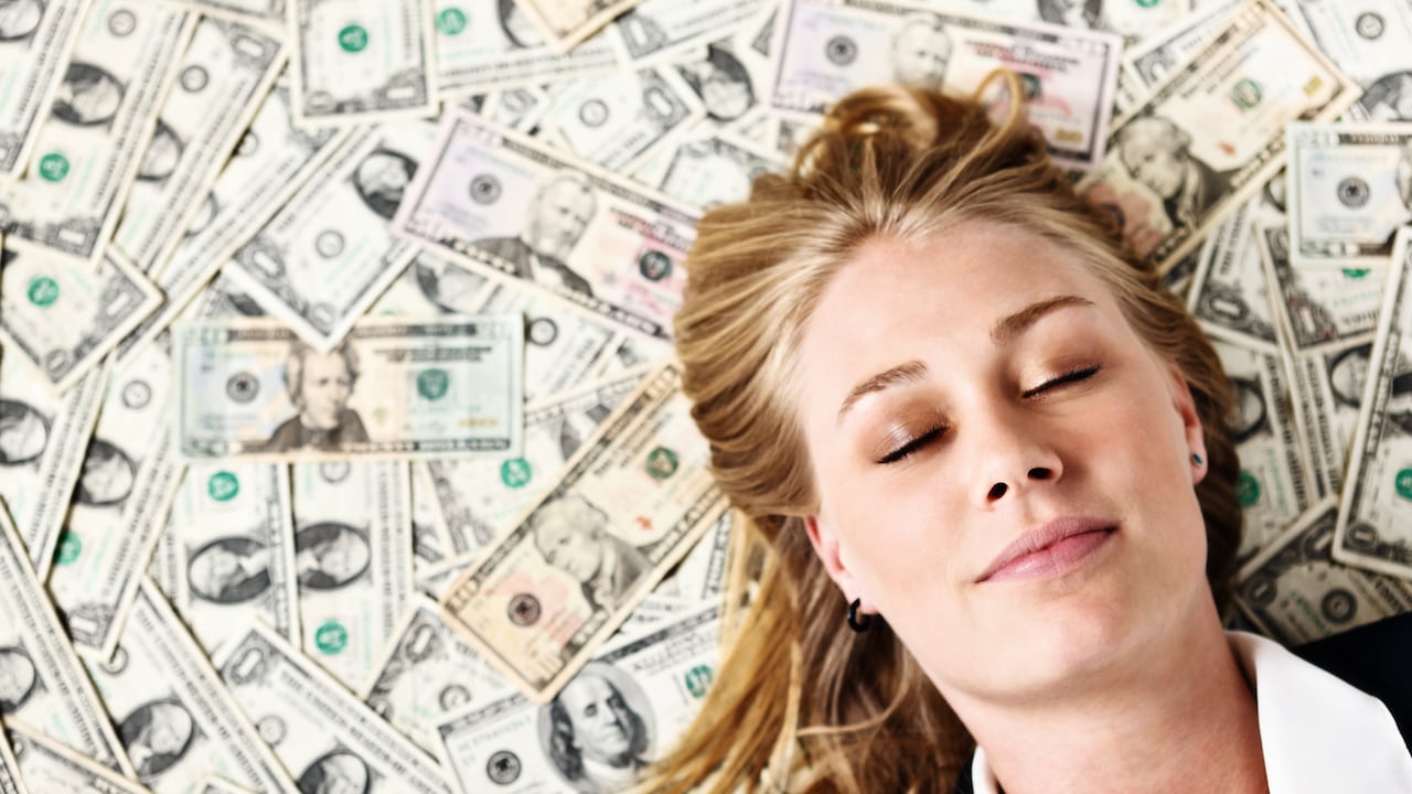 El significado de soñar con dinero podría tener algo más profundo de lo que imaginan las personas.