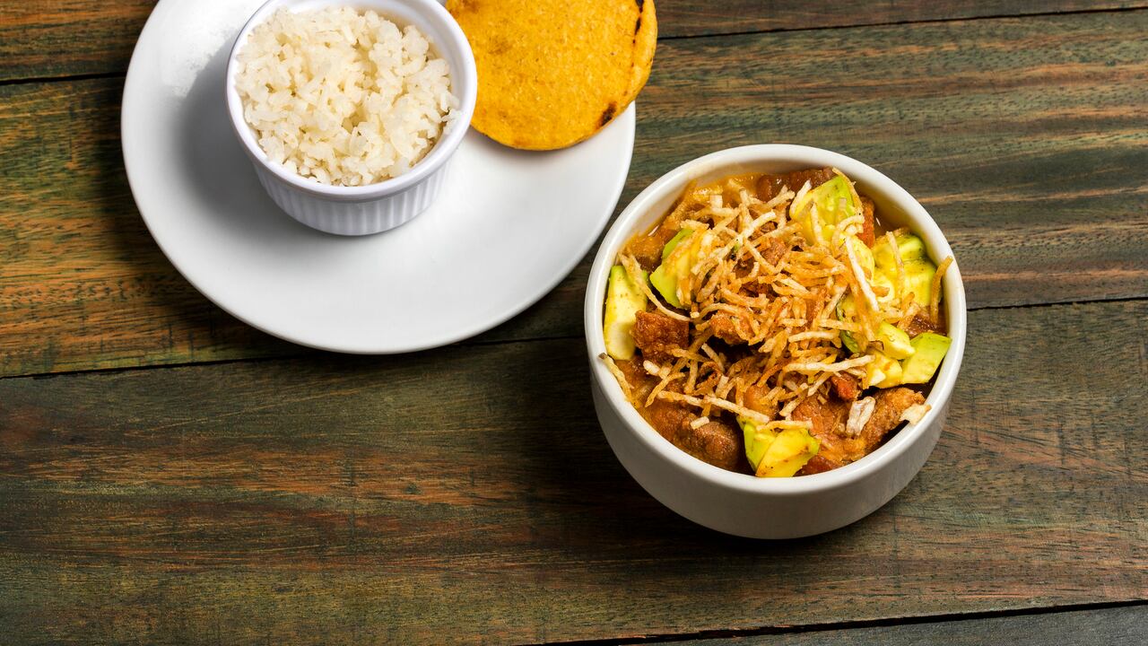 La cazuela paisa es uno de los platos tipicos antioqueños.