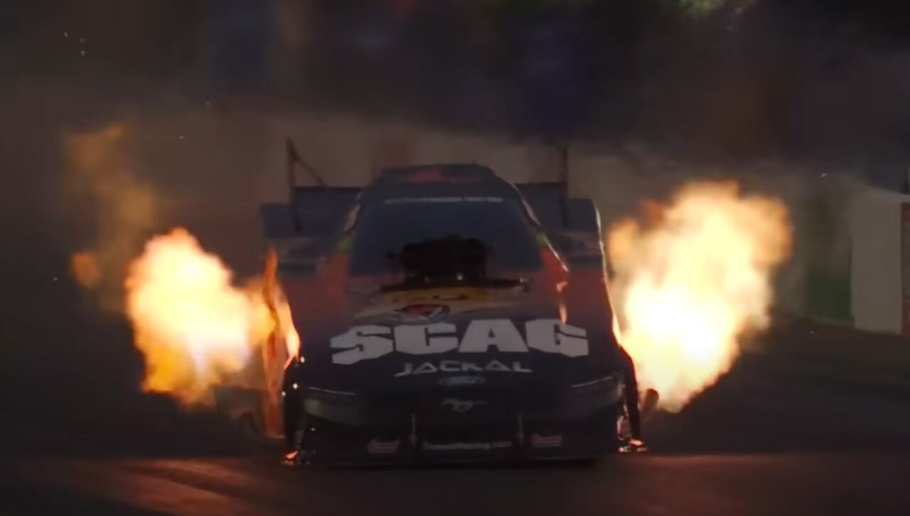 El carro del experimentado piloto Dan Wilkerson explotó a pocos segundos de haber tomado la partida.