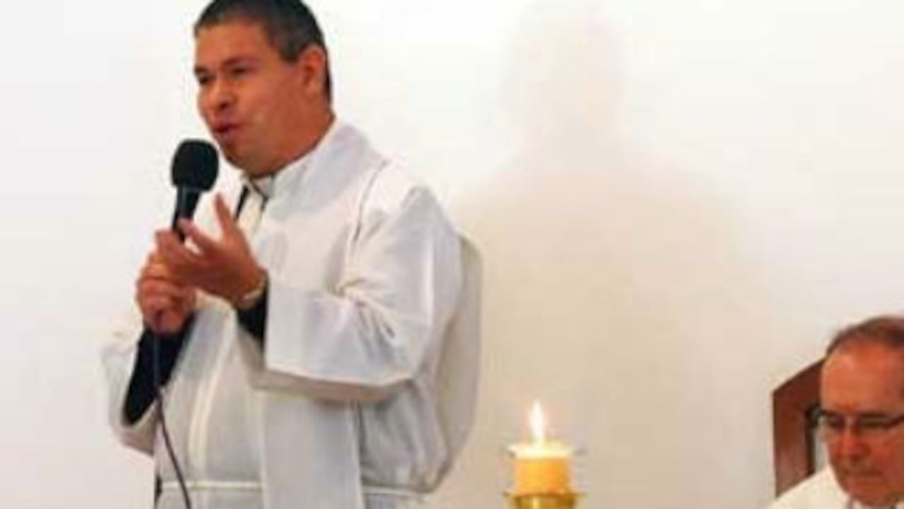 Alfar Antonio Vélez es párroco de dos comunidades religiosas en Argentina.