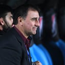 AVELLANEDA, ARGENTINA - MAY 18: Nestor Lorenzo head coach of Melgar looks on during a match between Racing Club and Melgar as part of Copa CONMEBOL Sudamericana 2022 at Presidente Peron Stadium on May 18, 2022 in Avellaneda, Argentina. (Photo by Rodrigo Valle/Getty Images)