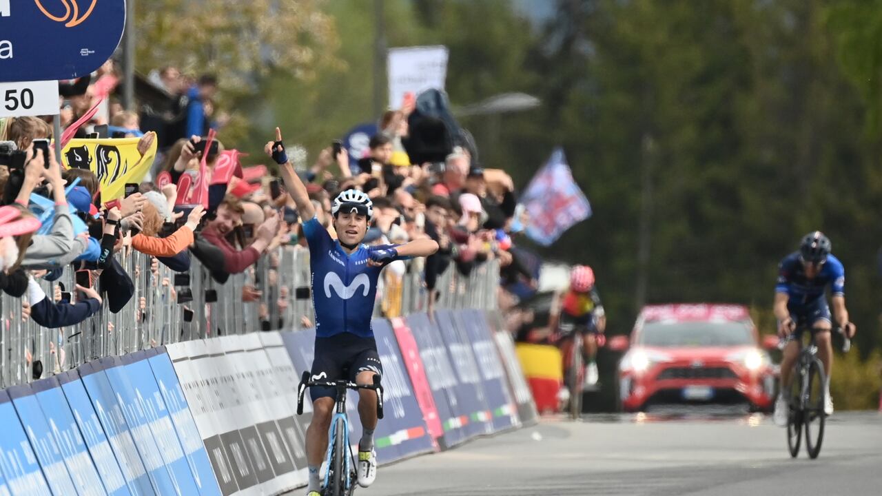 Colombia's Einer Rubio Reyes celebrates winning the 13rd stage of the Giro D'Italia, tour of Italy cycling race, from Borgofranco D'Ivrea to Crans Montana, Friday, May 19, 2023. (Massimo Paolone/LaPresse via AP)