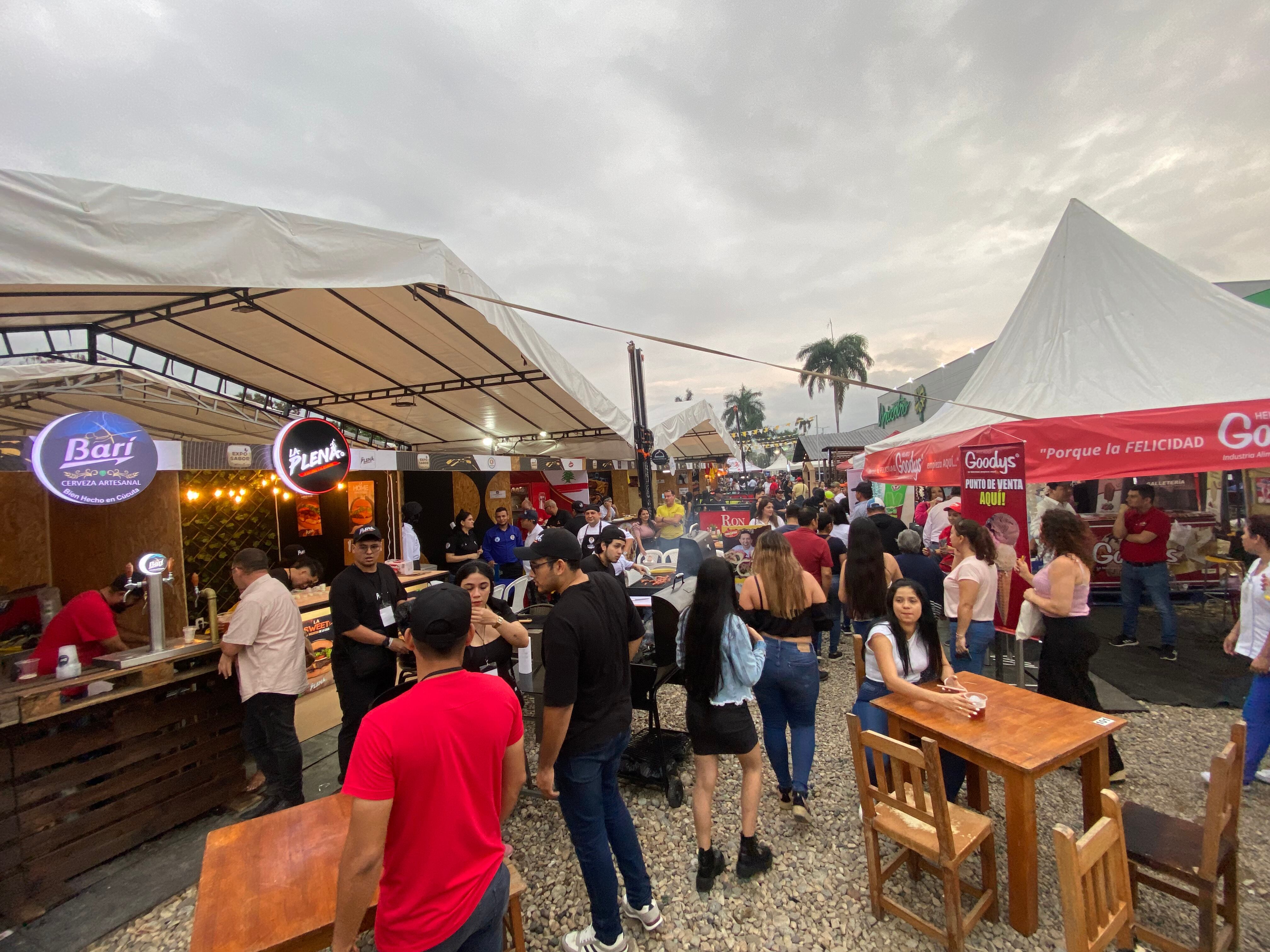 Son más de 100 marcas participantes.