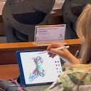 La directora de Planeación de Medellín, Andrea Cecilia Salazar, pintando mandalas en plena sesión por control político.