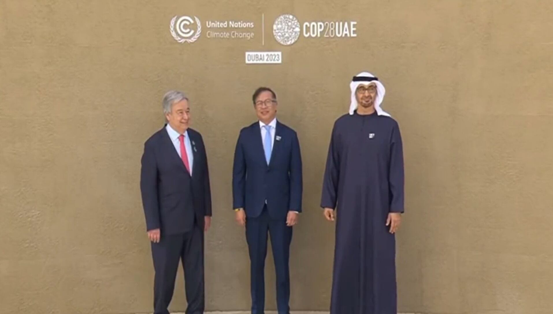 Durante la COP28, Colombia priorizará iniciativas de cara a impulsar acciones conjuntas para hacer frente a los efectos de la crisis climática en todo el mundo. La primera prioridad del Gobierno Nacional es la presentación del Portafolio de Oportunidades para la Inversión en Acción Climática para la Transición Socio Ecológica y de Energía Justa, una estrategia que visibiliza el liderazgo y compromiso continuo del país ante el mundo, para la conservación de los bosques, la acción climática y la transición energética justa.