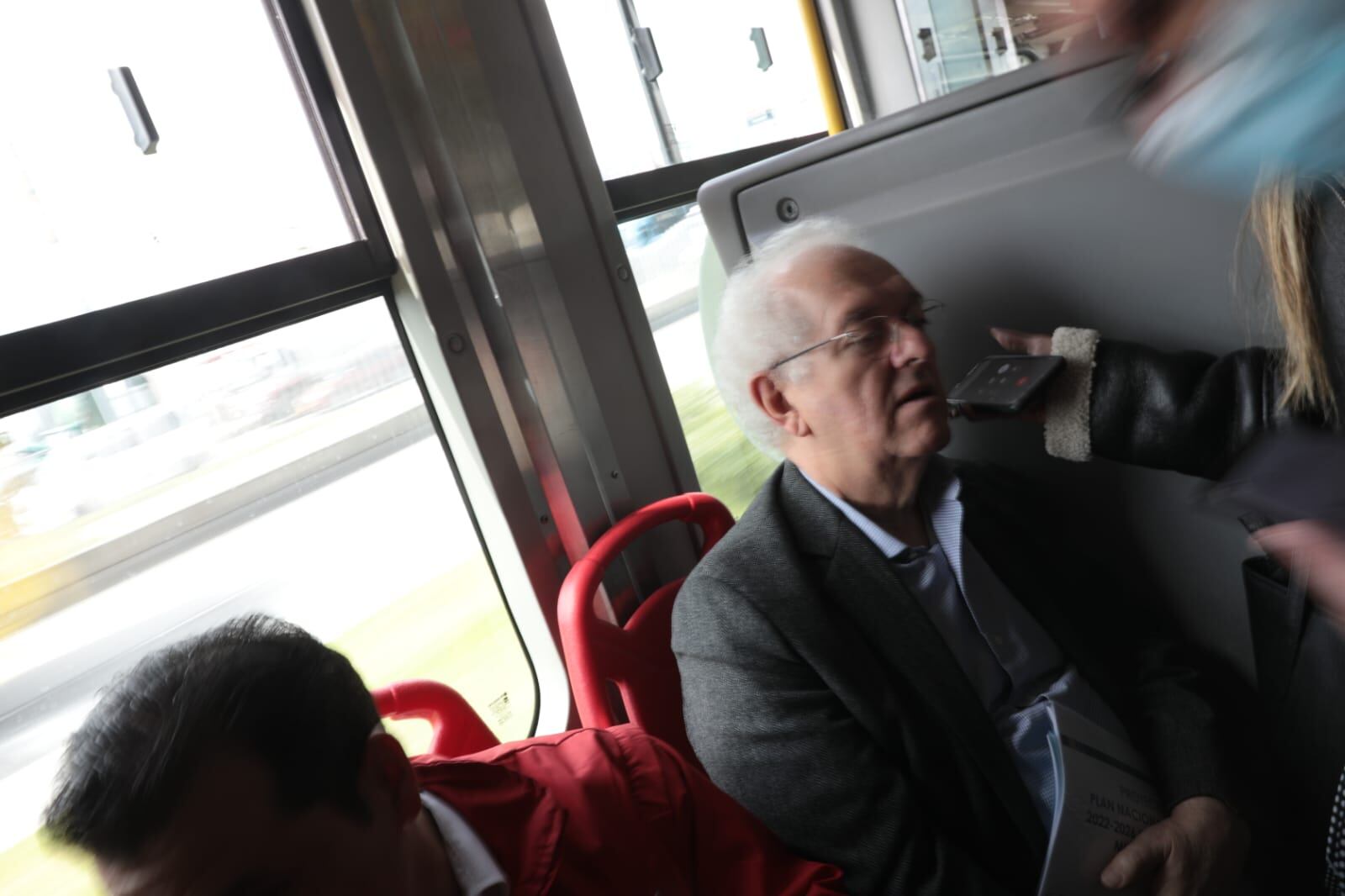 Ministro José Antonio Ocampo, en TransMilenio