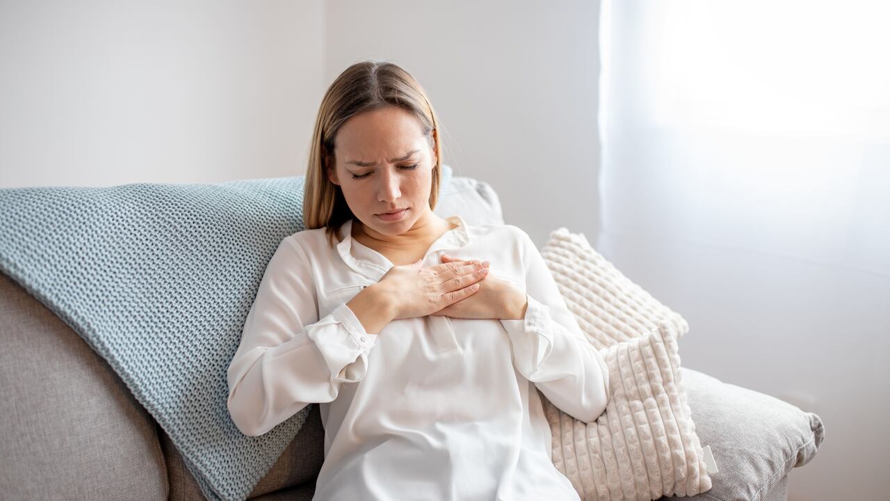Muchos de estos síntomas son desapercibidos, por lo que se recomienda consultar con un médico.
