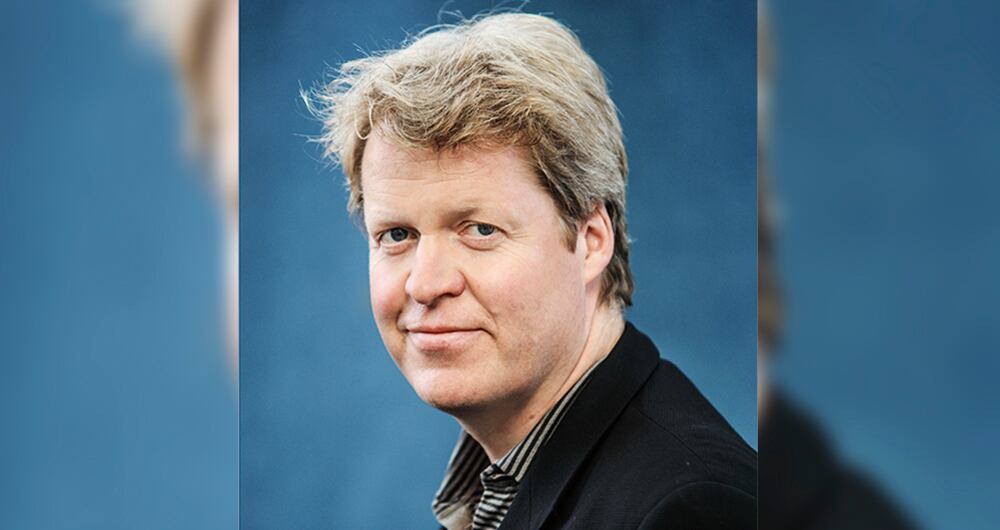  Gracias al empeño del conde Charles Spencer, hermano de Diana, se supo la farsa. Asegura que Bashir fabricó 32 mentiras para manipularla.