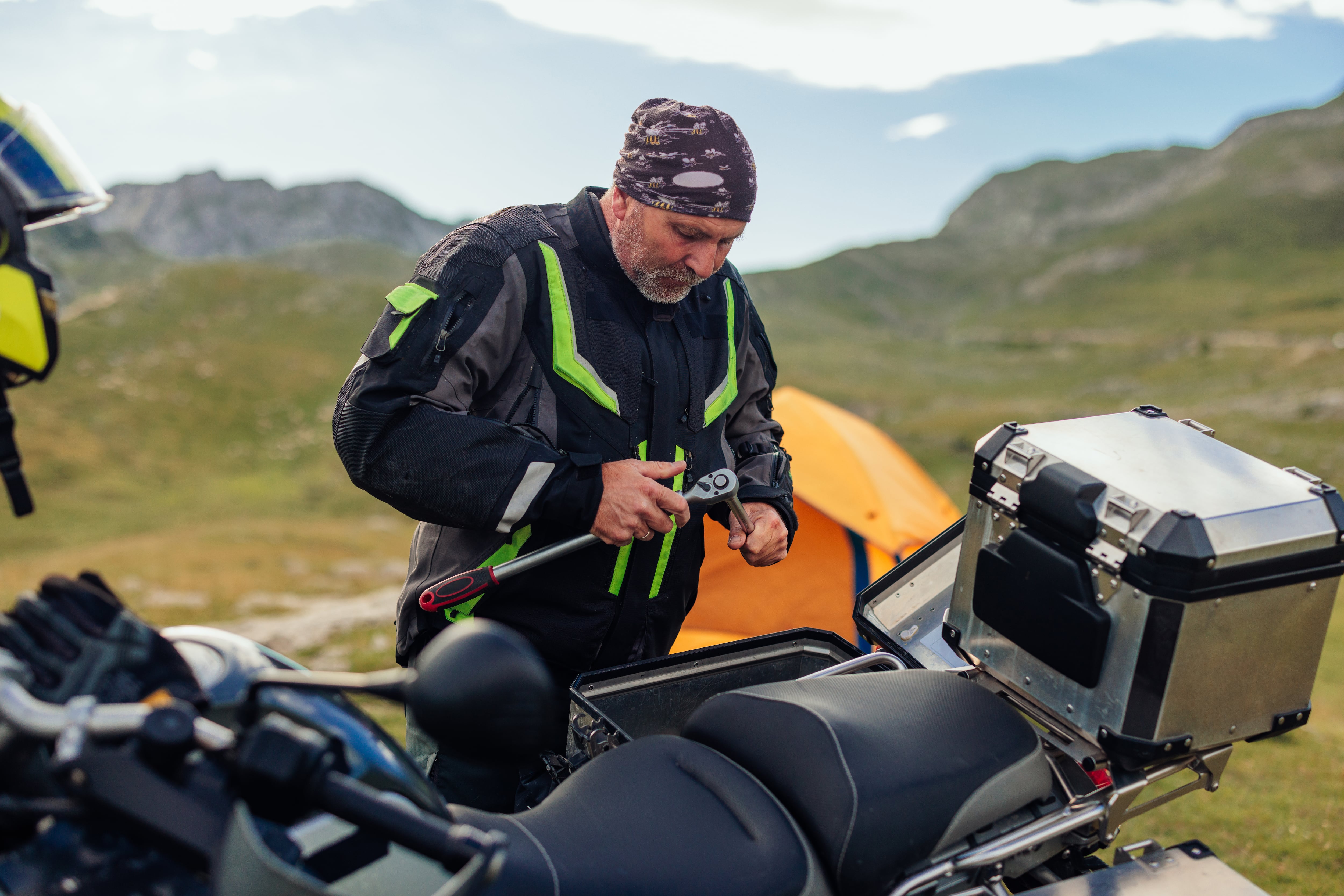 Los motociclistas deben verificar qué modificaciones están permitidas para evitar multas y problemas legales.