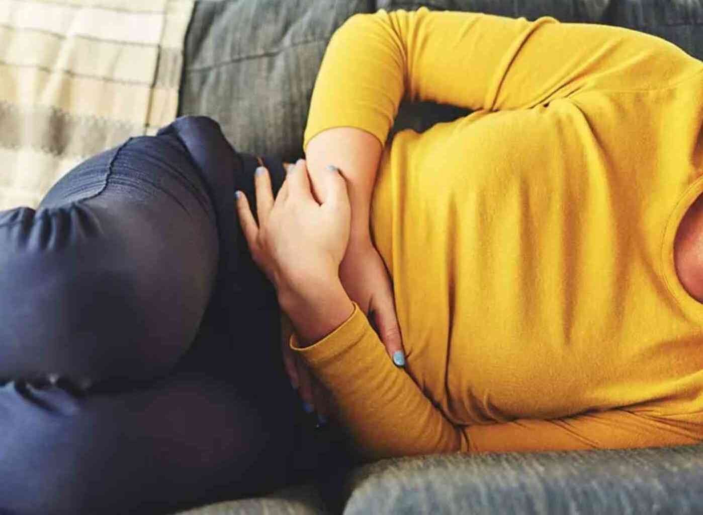 Las 40 personas presentaron la misma sintomatología: dolor y distensión abdominal y emesis. 