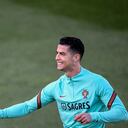 Cristiano Ronaldo durante el entrenamiento de su selección en Oeiras, a las afueras de Lisboa