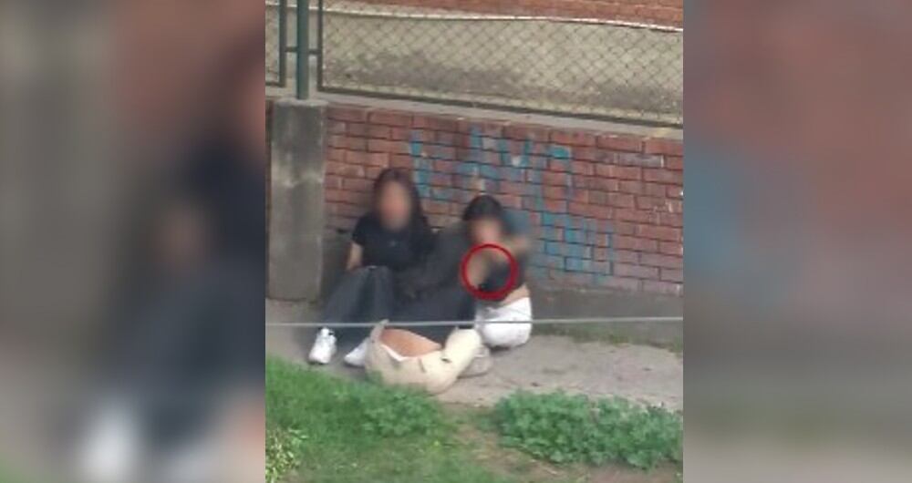 Denuncian que menores de edad consumen drogas a plena luz del día al al lado de un colegio en Engativá, en Bogotá