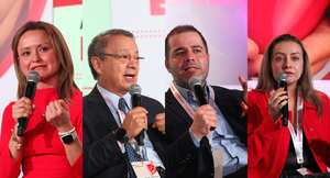 Karen Dueñas, cardióloga clínica de la Fundación Cardioinfantil; Luis Moya Jiménez, presidente de la Liga Colombiana contra el Infarto y la Hipertensión Arterial; Ángel Alberto García Peña, jefe de la Unidad Cardiología Hospital Universitario San Ignacio y Isabel Cristina Cárdenas Moreno, presidenta del Capítulo de Cardiología de la Mujer.