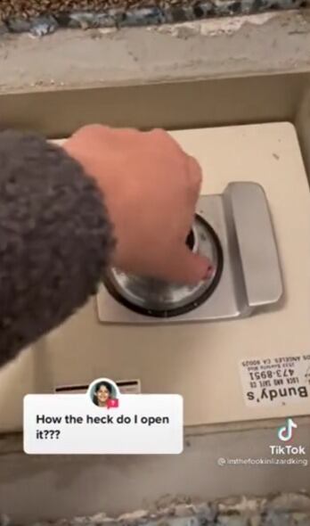 mujer encuentra caja fuerte en su nueva casa