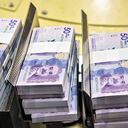 La literatura señala que emitir para financiar el déficit fiscal termina por aumentar los precios en forma generalizada.