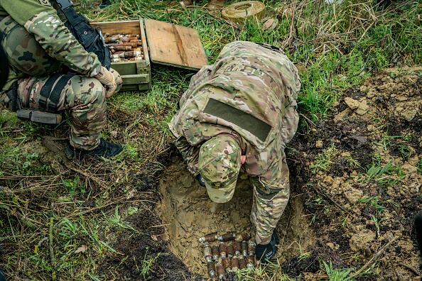 El gobernador prorruso de la República Popular de Donetsk, Denis Pushilin, informó este lunes de que comenzó el proceso de desminado de la ciudad de Bajmut tras anunciar que la localidad  fue finalmente tomada por las fuerzas rusas y se encuentra bajo su control. (Photo by Celestino Arce/NurPhoto via Getty Images)
