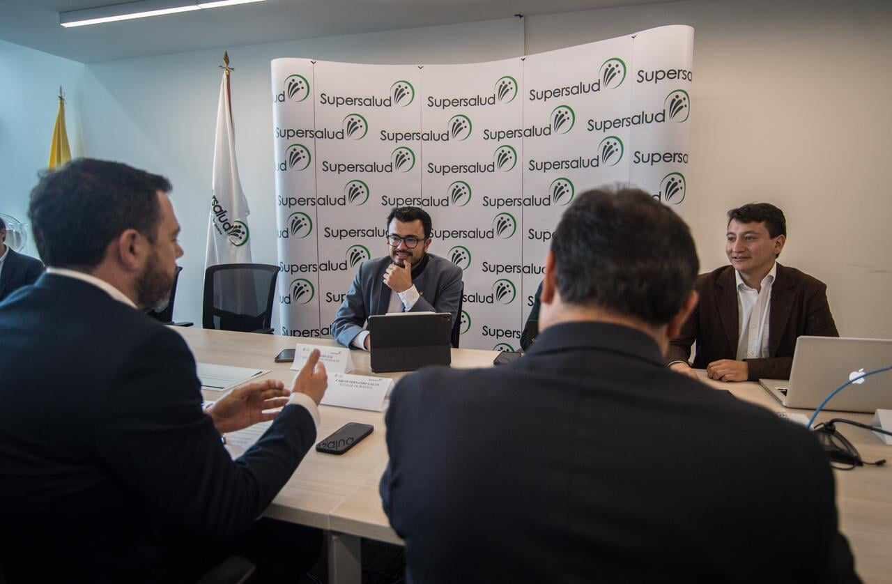 Encuentro entre el alcalde, Carlos Fernando Galán, y el superintendente de Salud, Luis Carlos Leal.