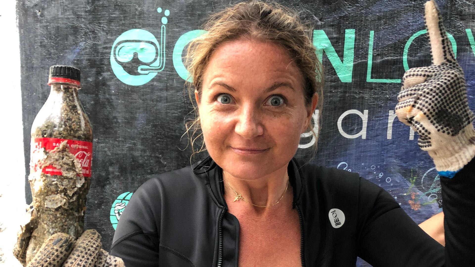 Elisabeth nació en Australia hace 37 años. Ha trabajado como instructora de buceo en Maldivas, Fiyi, Sint Maarten y República Dominicana.