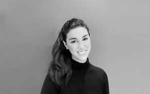 Después de la experiencia en Tod’s, Maria Elvira Nates participó en un concurso con Paul Andrew, el exdirector creativo de Salvatore FerragamoIstituto Marangoni