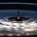 El agua es un recurso vital para supervivencia humana, su cotización en las bolsas de mercado ha despertado mucha polémica. Foto: B. Gindl / APA vía DW.