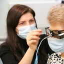 Un paciente del Moorfields Eye Hospital ha podido detectar señales en su ojo izquierdo ciego gracias a un nuevo implante revolucionario.