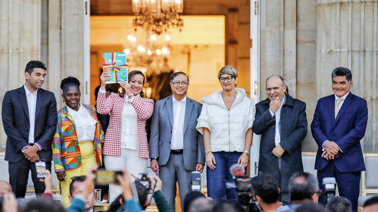 El texto de la reforma a la salud fue finalmente radicado la semana pasada, en un simbólico acto liderado por el presidente Gustavo Petro, la ministra de Salud, Carolina Corcho, y los presidentes de Senado y Cámara.
