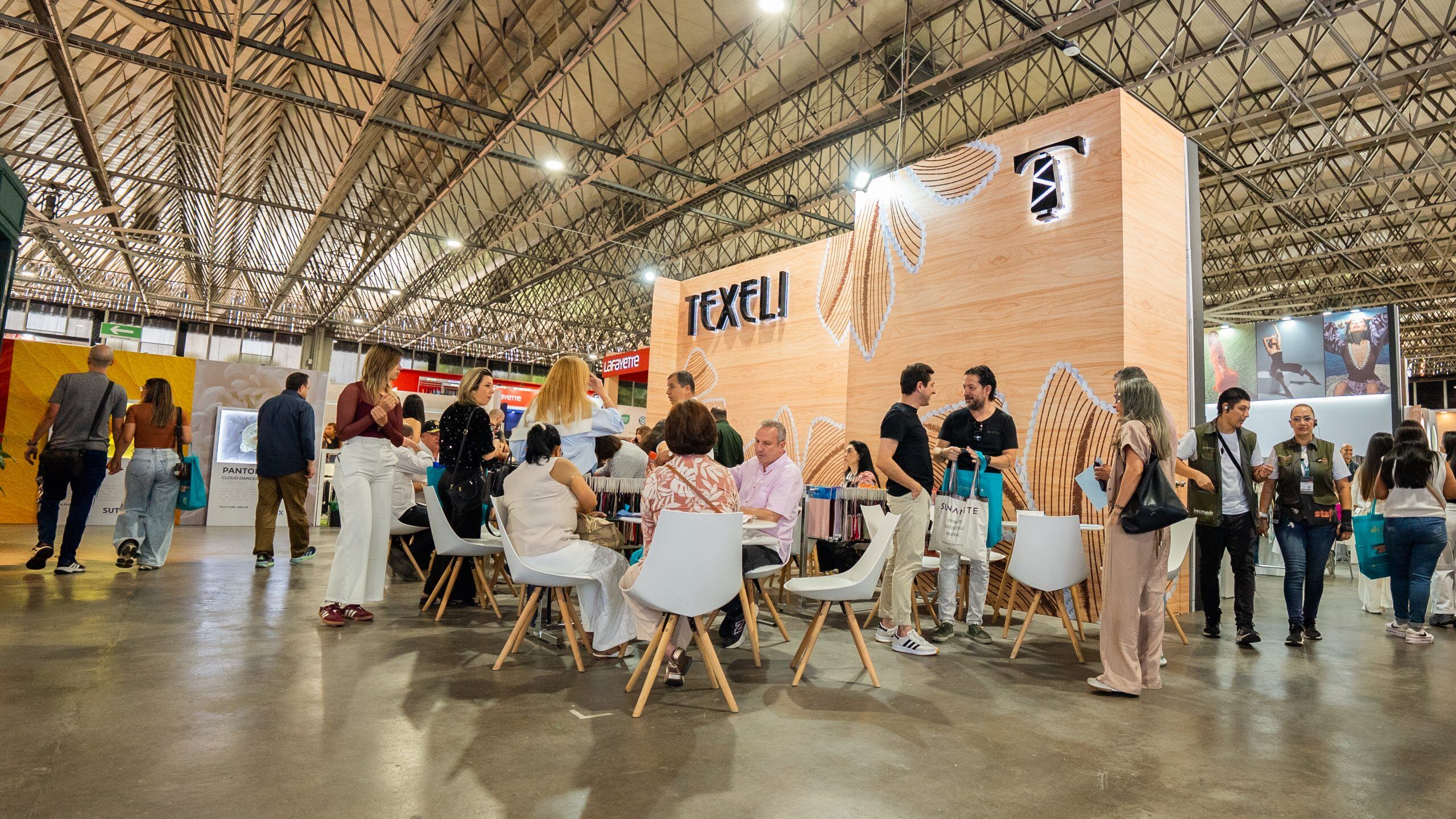 Colombiatex cerró su segundo día con más de 19.000 estudiantes.