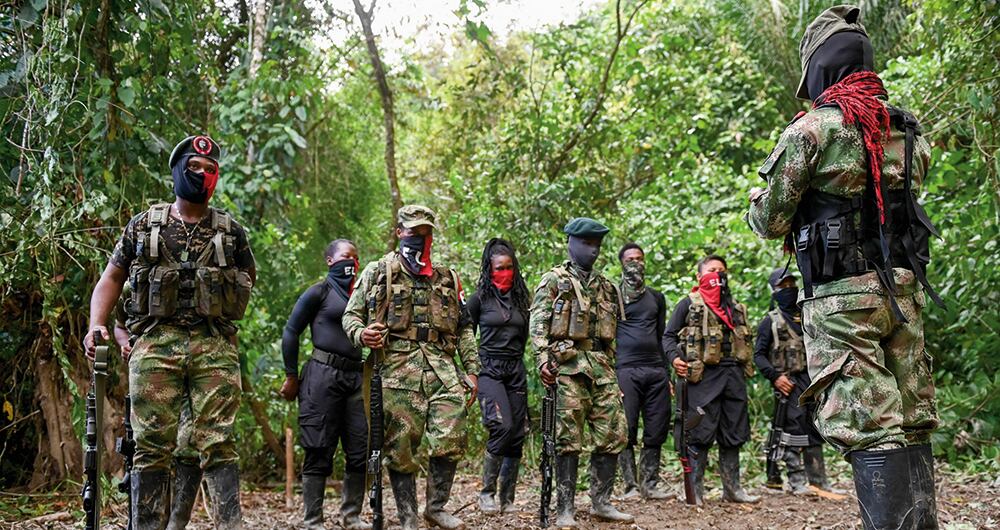   El frente Darío Ramírez Castro tiene una guerra declarada contra el Clan del Golfo en la región del Bajo Cauca antioqueño y Chocó. Uno de los motivos es el millonario botín de la minería.