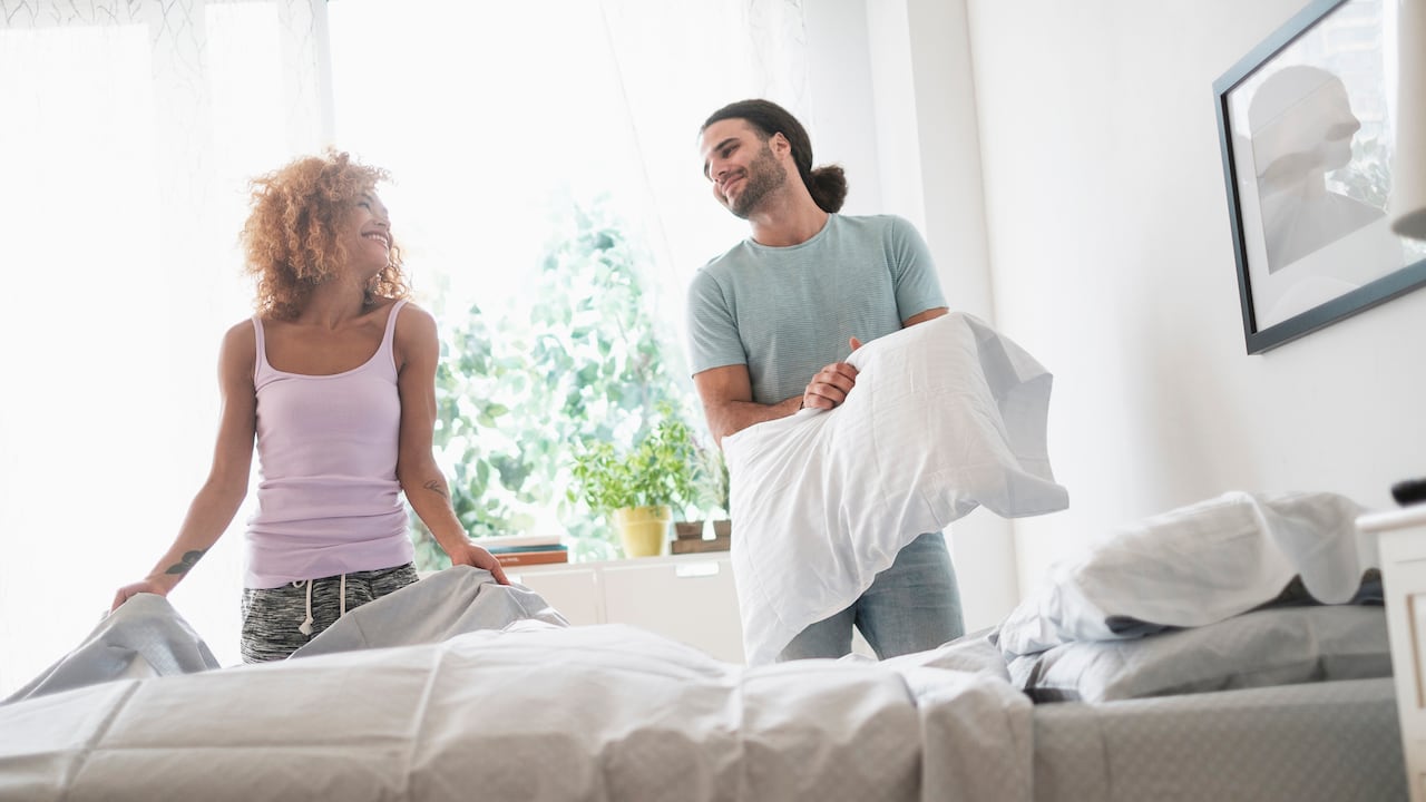 ¿Es malo tener la cama cerca a la ventana? Imagen de referencia.