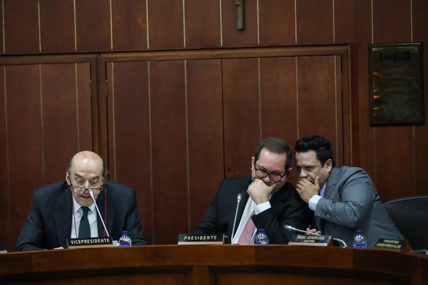 Canciller Álvaro Leyva en debate de control político con el Ministro del Interior Luis Fernando Velasco