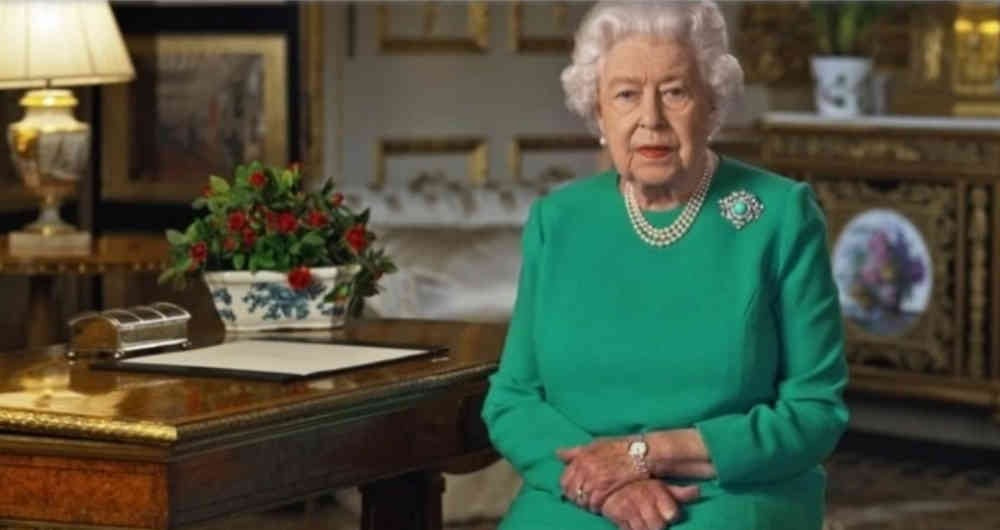 La reina Isabel II pidió a los británicos quedarse en casa