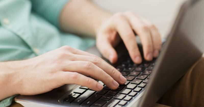 Los contratos serán analizados por la Procuraduría.