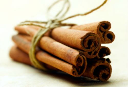 La canela es una especia natural que tiene grandes beneficios para las personas que sufren de diabetes tipo 2. 