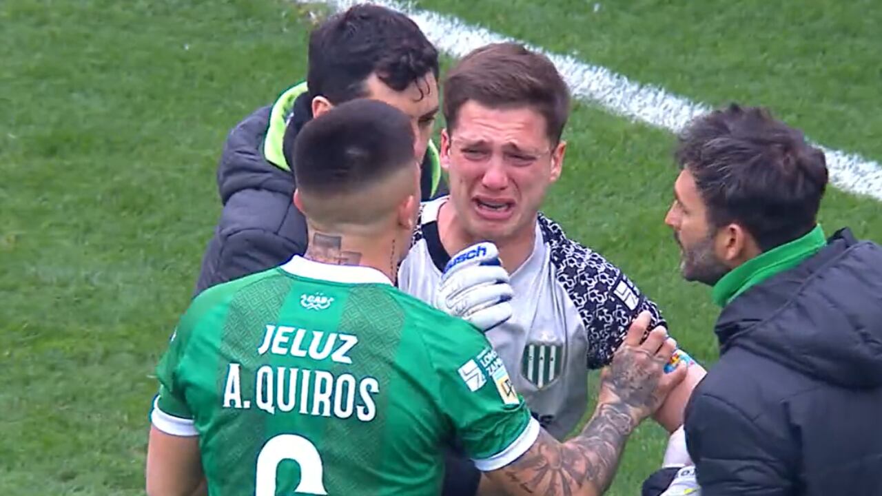 Facundo Cambeses llora y pide desconsoladamente que no lo retiren del terreno de juego
