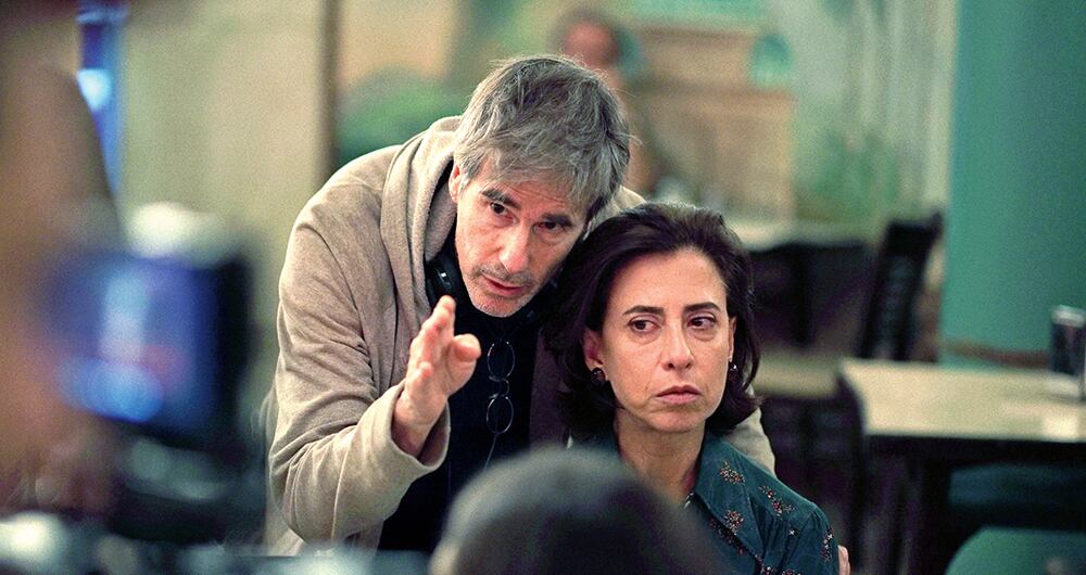  Walter Salles dirigiendo a Fernanda Torres en Ainda estou aquí. Los dos ganaron premio y la película fue la mejor de Iberoamérica en 2025.