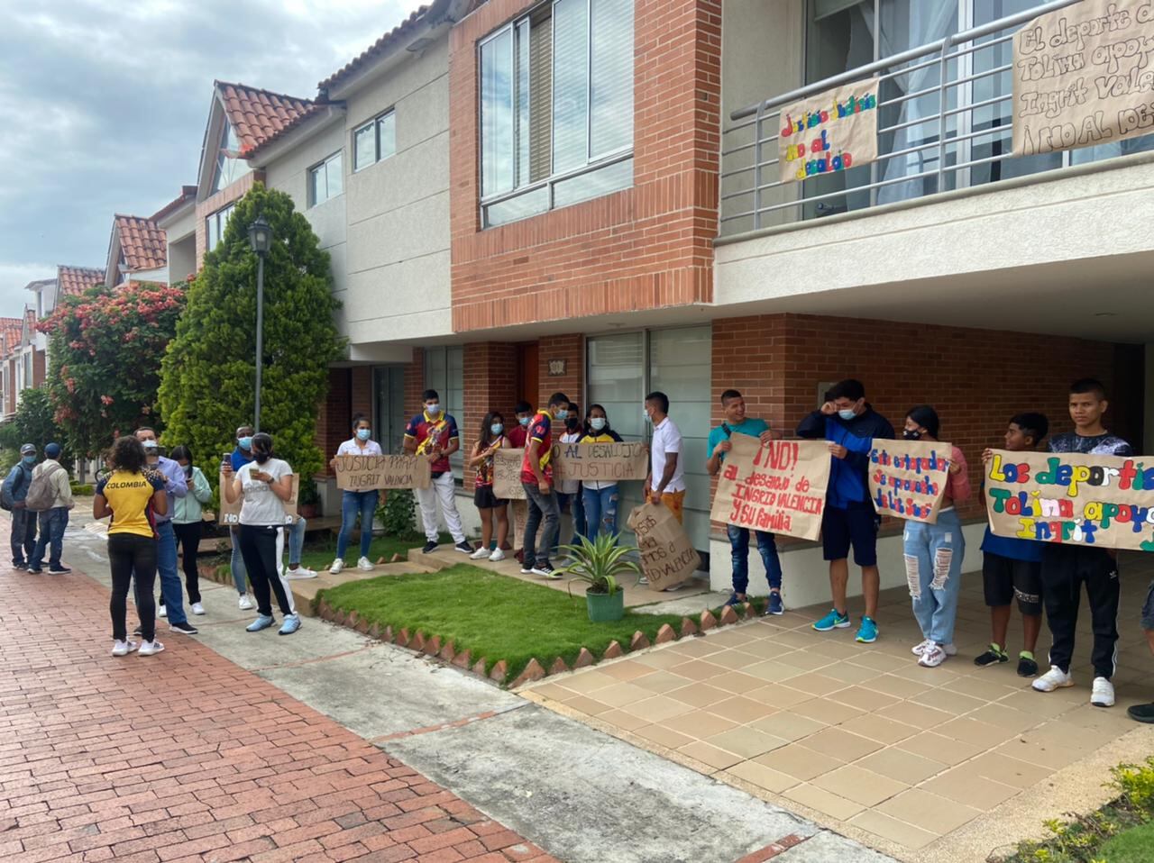 Ingrit Valencia evita desalojo de su casa