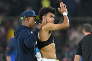 Luis Díaz pidiendo disculpas a la afición colombiana.