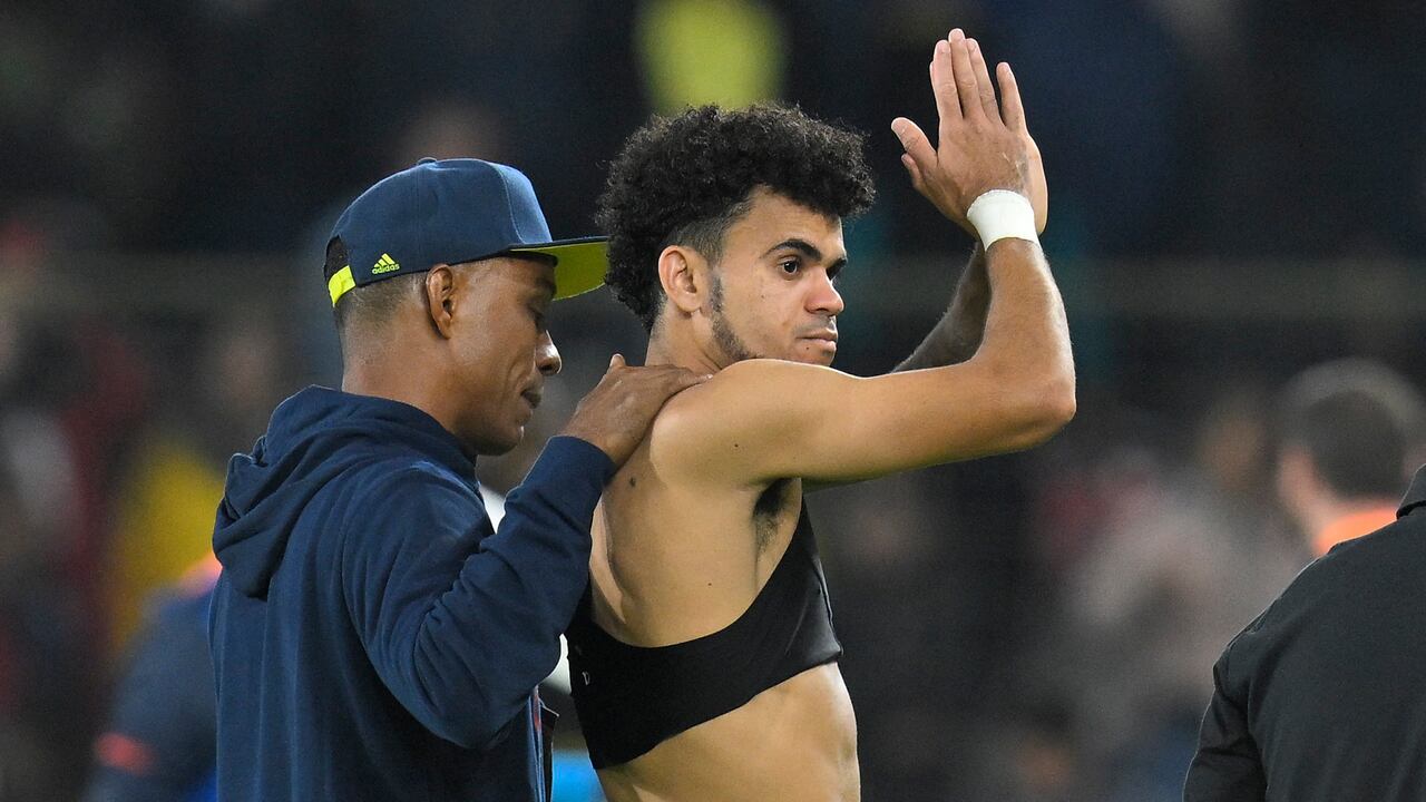 Luis Díaz pidiendo disculpas a la afición colombiana.