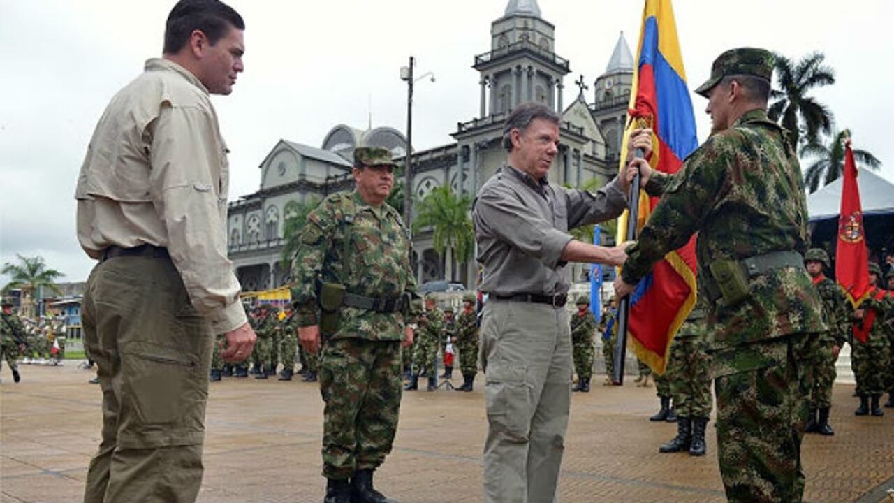 El presidente Juan Manuel Santos y el general Alzáte.
