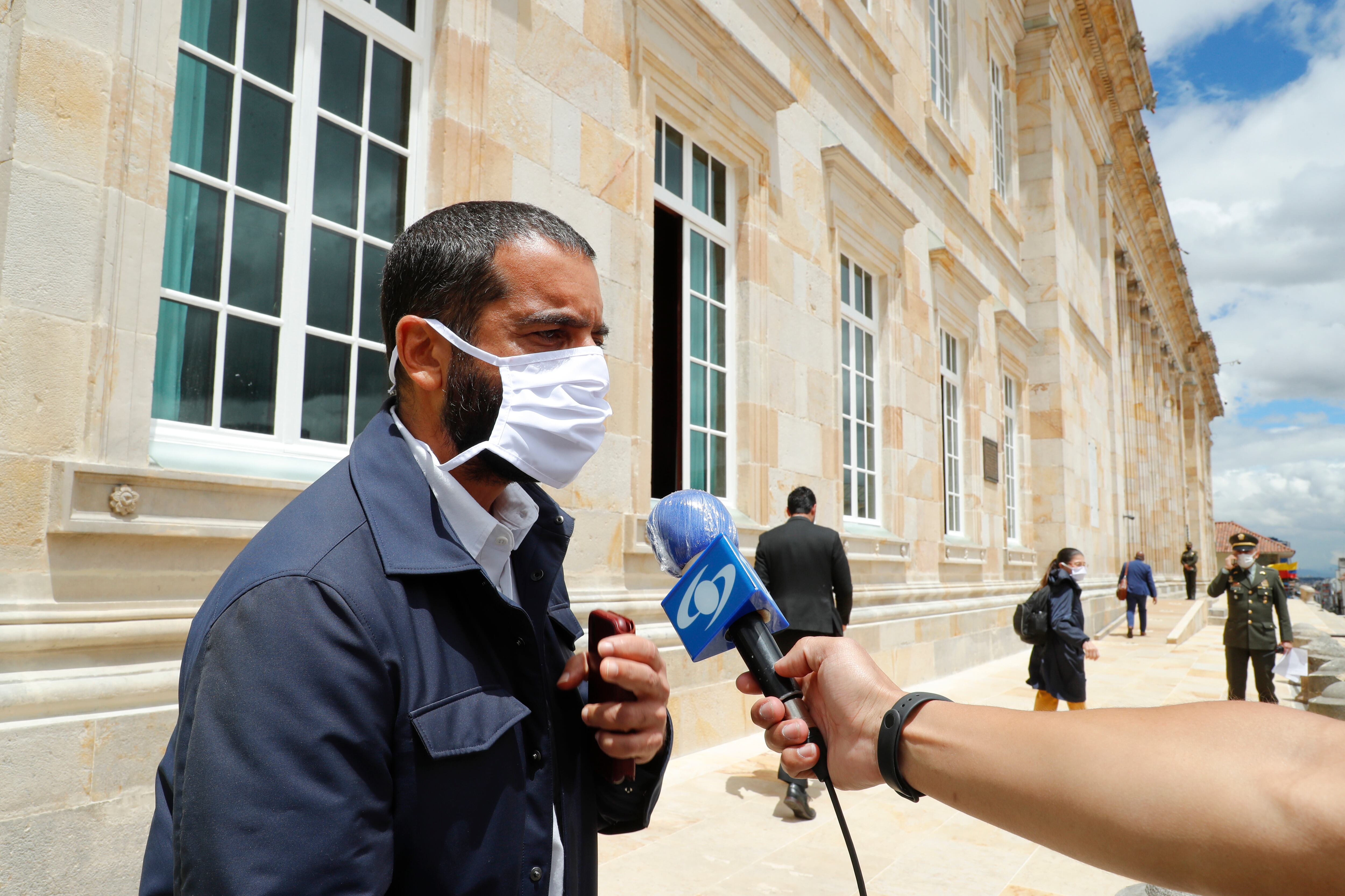 Senador por Cambio Radical Arturo Char Chaljub presidente del Senado
Senadores con tapabocas ingreasan al Senado para la eleccion de procurador y magistrados para votacion presencial en epoca se la pandemia del Covid 19
Bogota julio 27 del 2020