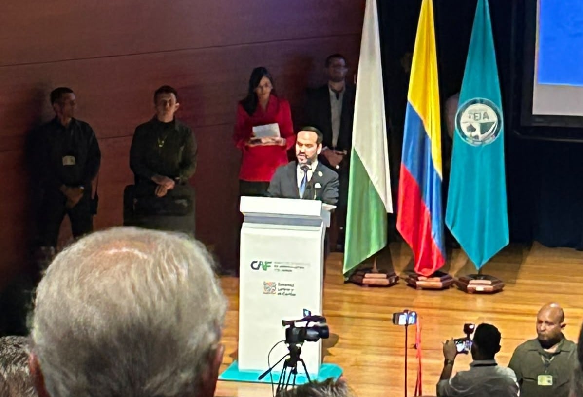 Abelardo De La Espriella en evento de la CAF.