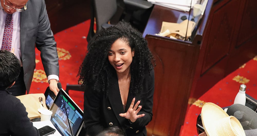 Juliana Guerrero es protegida y defendida por el presidente Gustavo Petro. Sin embargo, la Procuraduría y la Contraloría tienen la lupa puesta en sus polémicos y costosos viajes pagados por el Estado.