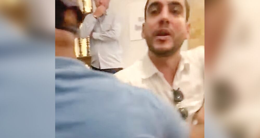 El senador Flórez se defiende e incluso ridiculiza el proceso en su contra.